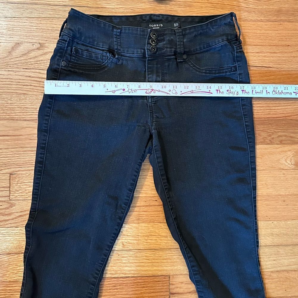 Torrid  Black Denim Skinny Jeans Sz 10R. VERY stretchy. - Picture 5 of 15
